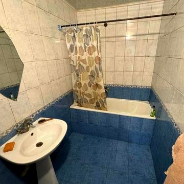 Здається великий будинок з 6 кімнатами можливе проживання до 5 осіб