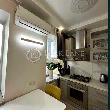 Продаж 1к квартира Набережно-Хрещатицька 33 Поділ Контрактова площа