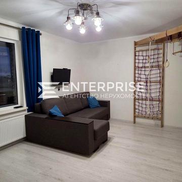 Квартира трикімнатна з ремонтом ДВРЗ, метро Чернігівська