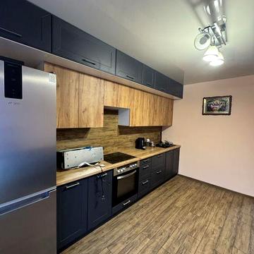 Здається будинок на Максютова вул Труда.