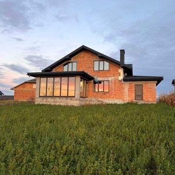 Продається новозбудований будинок в Остриці