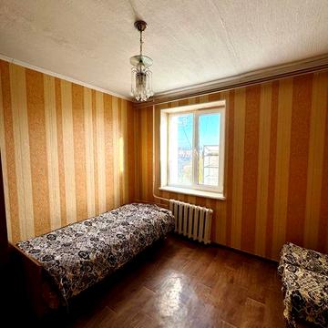 Продається 2-ох кімнатна секція в центра мікрорайона