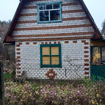 Продам приват. земельну ділянку з будинком район Півці. Ціна 6000 у.о.