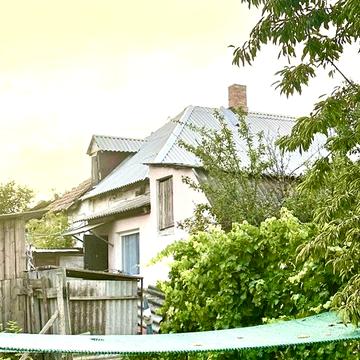 Будинок, поряд парк В Терни, вул Центральна, 50