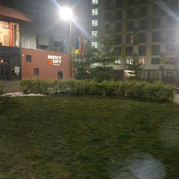 Угорська вул., 12