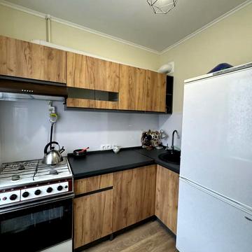 Дніпровська набережна вул., 9