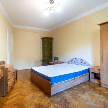 Київська вул., 26