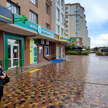 Героїв Небесної Сотні просп., 28