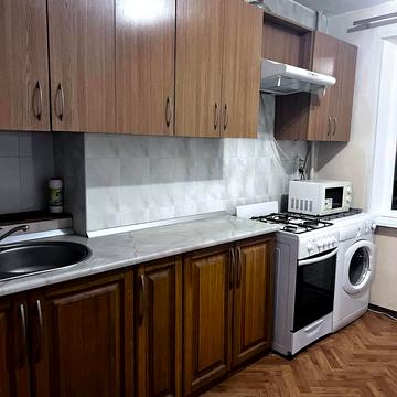 Олександра Поля просп. (Кірова), 44-В