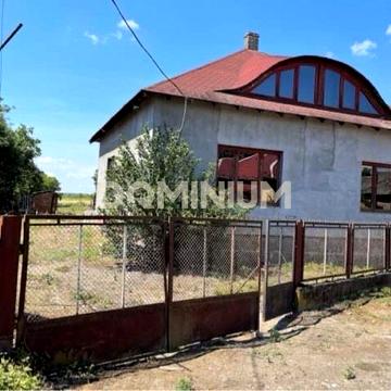 Продаж будинку з землею та потенціалом для забудови