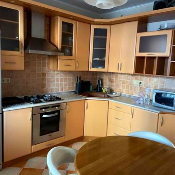 Княжий Затон вул., 4