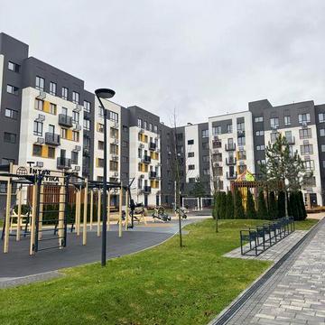 Продам квартиру з новим ремонтом швидкий виізд на Киів ЖК Молодість