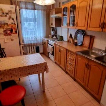 Продам зх комнатную квартиру нп Холодной Горе в кирпичном доме