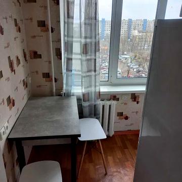 Братиславська вул., 14