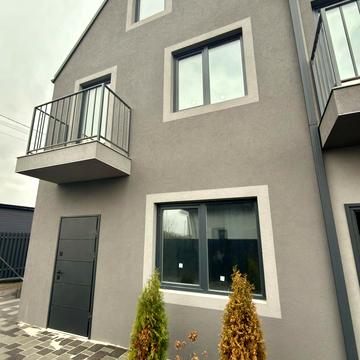 Розкішна вул.