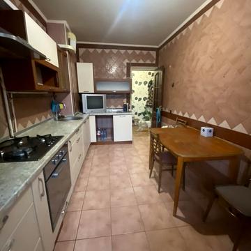 Академіка Корольова вул., 121