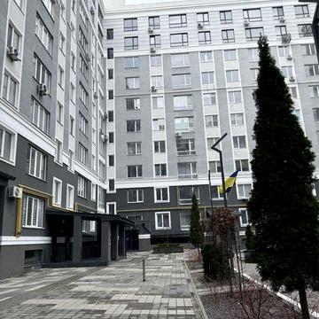 Однокімнатна з частковим ремонтом мінімальне оформлення ЖК Іділіка