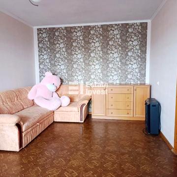 Квартальна вул., 8/8