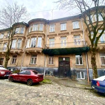 Кирила і Мефодія вул., 31