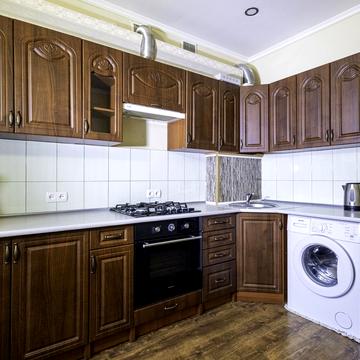 Подільська вул., 1