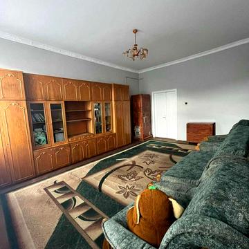 Джерельна вул., 30