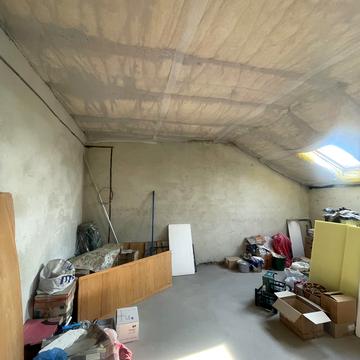 Весняна вул., 2