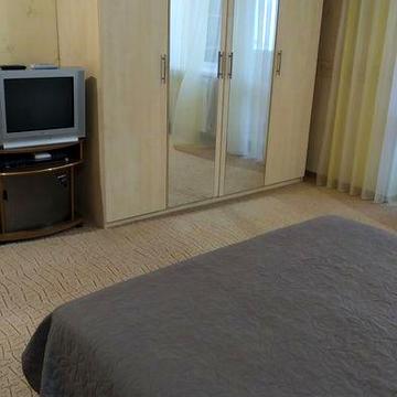 Аренда 2-х комн.кв. Студия. ул. Староднепровская