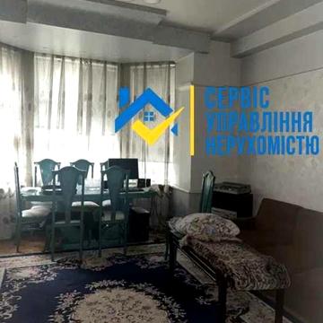 2х,комн.м.Защитников Украины- сталинка.