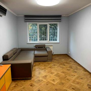 Продається 2к квартира 96 м кв. на вул. Базарной