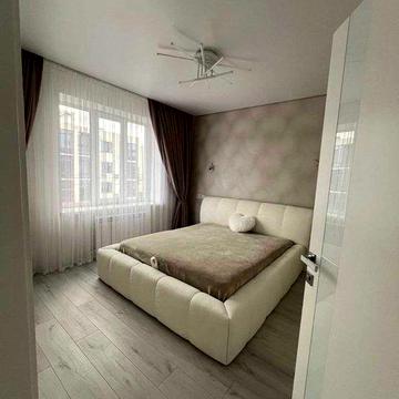 Продам СВІТЛУ євро2к квартиру з ремонтом, меблями. 40м2. Газ.