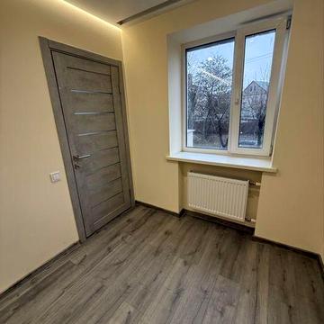 2-кімнатна центр середній поверх ремонт