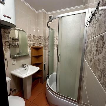 Володимира Гнатюка вул., 30