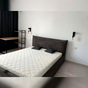 Європейського Союзу просп. (Правди), 45-Б