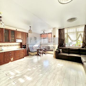 Воскресенська вул., 14-Е