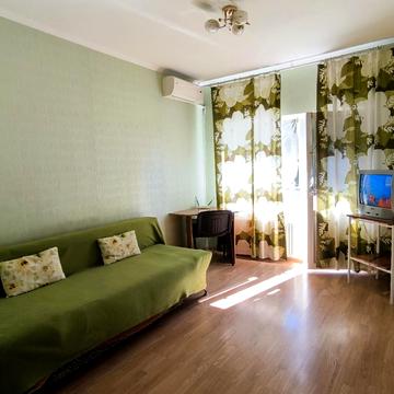 Сергія Ядова вул., 25