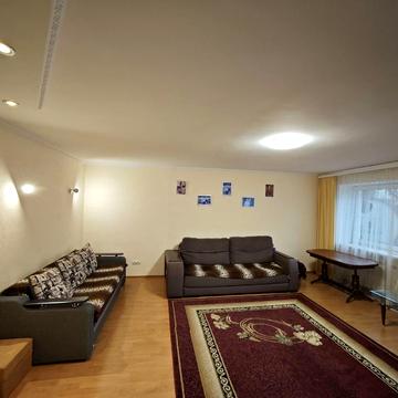 Зарічанська вул., 2