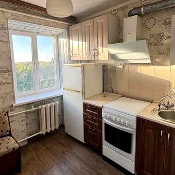 1 кім в ЦЕГЛІ в ЖИТЛОВОМУ стані СЛОБОЖАНСЬКИЙ (Газети Правда) (717924)