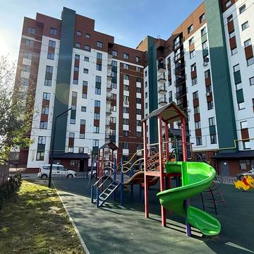 Героїв України вул. (40 років Перемоги), 4