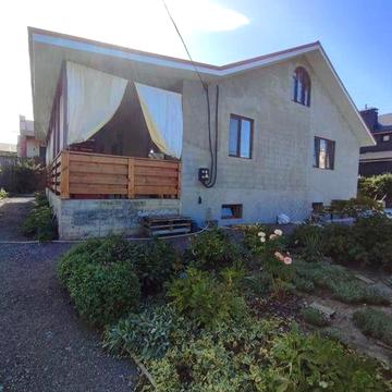 Просторный современный дом с террасой и зоной отдыха в Великодолинском