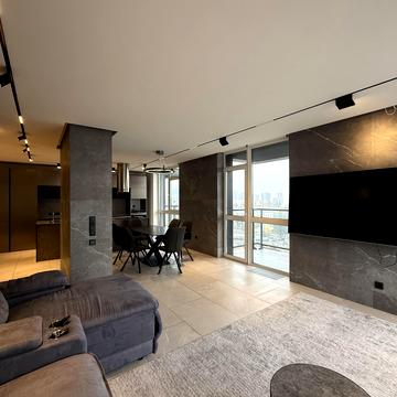 Джона Маккейна вул. (Івана Кудрі), 1-Б