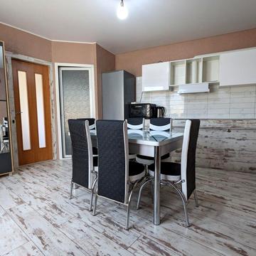 Святопокровська, 147