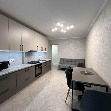 Студентська вул., 28