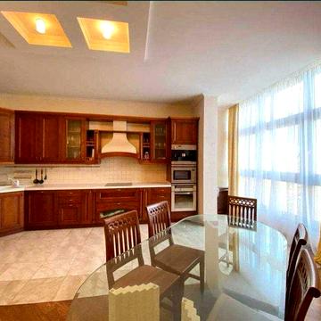 Преміальна 4-к квартира в центрі Золоті Ворота вул. Володимирська 49-А