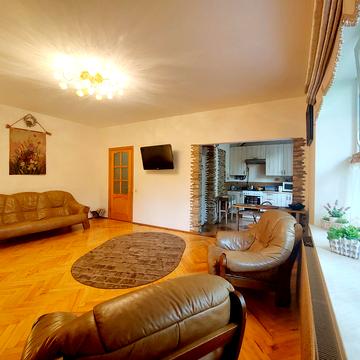 Садівнича вул., 45