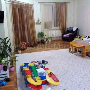 Продається квартира простора та затишна квартира у районі Казбет!