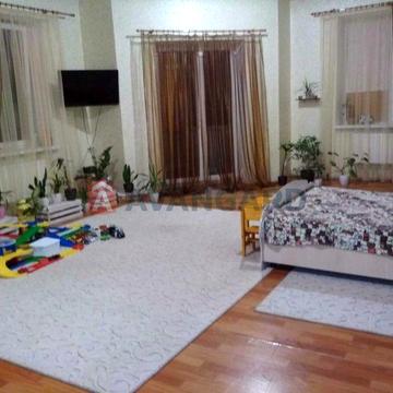 Продається квартира простора та затишна квартира у районі Казбет!