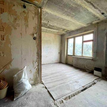 Продам 1-комн.квартиру под ремонт, ул.Николая Руденко,112