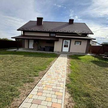 Продам сучасний двоповерховий будинок 180кв.м. з усіма комунікаціями
