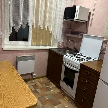 Дво кімнатна квартира у тихому районі!40 років.