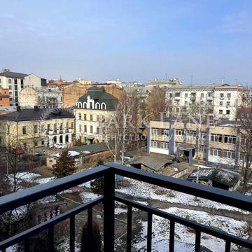 Петра Сагайдачного вул., 18